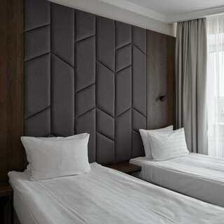 Гостиница Октябрьская Красноярск Люкс Комфорт (две кровати)-1